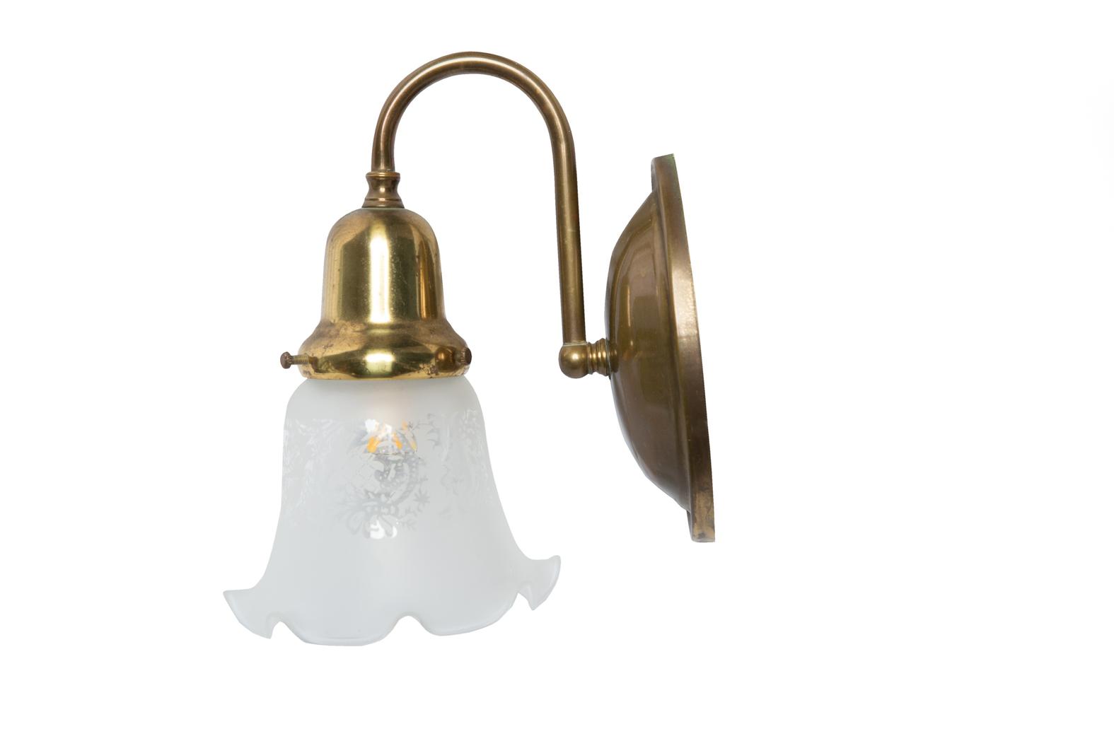 Queen Anne Victorian Single Lite Brass Wall Sconce